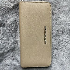 Michael Kors wallet **SOLD**